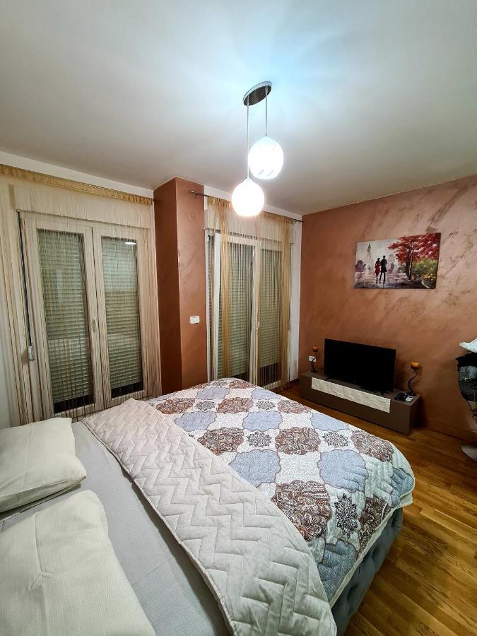 Apartman Bogdan 2 Apartment Podgorica Exterior photo
